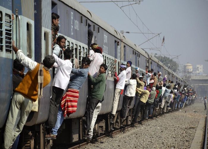 without ticket in train 12191 श्रीधाम एक्सप्रेस रद्द, ये भी रहेंगी कैंसिल