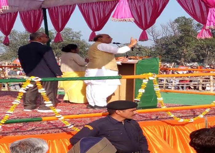 Rajnath विरोधियों पर बरसे राजनाथ, कहा- सपा बसपा ने प्रदेश की जनता को छला है