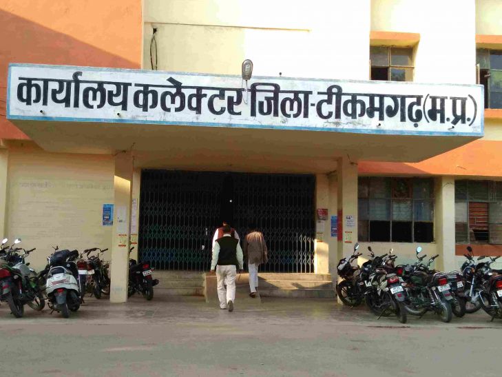 file photo लापरवाही करने पर एक दर्जन सचिव निलंबित
