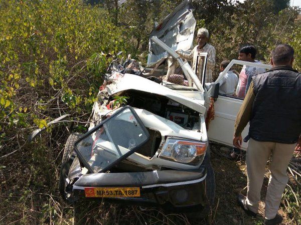 satna news भीषण हादसा: बस की टक्कर से उछलकर खाईं में गिरी जीप, 3 की मौत