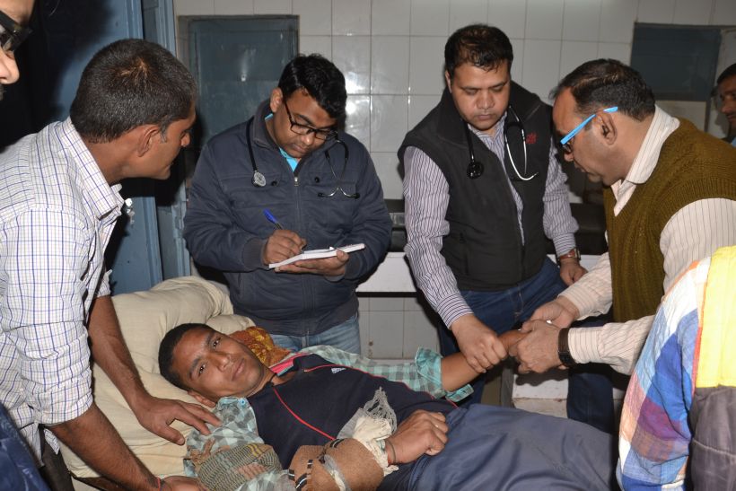 firing जमीन के विवाद पर गोली चली, तीन घायल