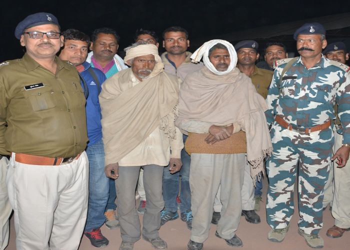 morena डकैतों के कब्जे से 13 दिन बाद छूटे ये युवक, परिजन से मिल बताई आपबीती