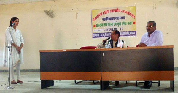 Youth Parliament held in collage कॉलेज की युवा संसद में विधायक से पूछे प्रश्र