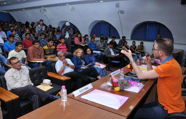 ahmedabad तारे, ग्रह, आकाश गंगाएं ब्रह्मांड का सिर्फ 5 फीसदी हिस्सा