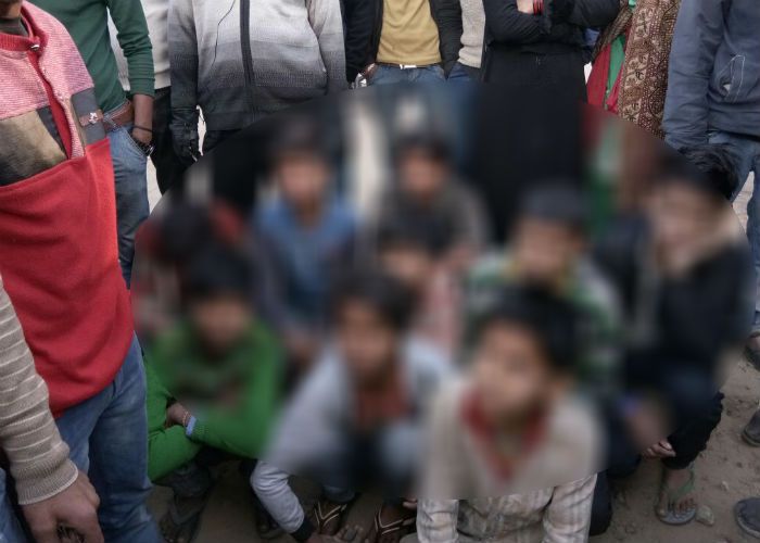 child labor फैक्ट्री जाने से पहले थाने पहुंचे 25 बच्चे, ठेकेदार समेत तीन हिरासत में