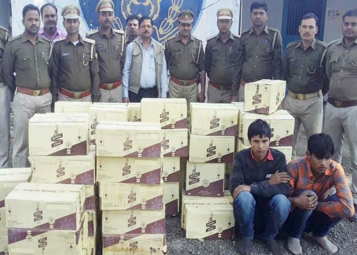 Illegal Liquor हाईवे के आबकारी चैक पोस्ट पर चार लाख की शराब पकड़ी