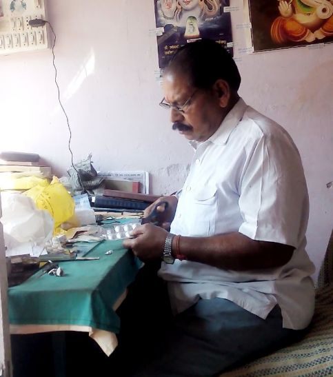 NMH3 यहां बीमें के साथ कर रहे झोलाछाप उपचार