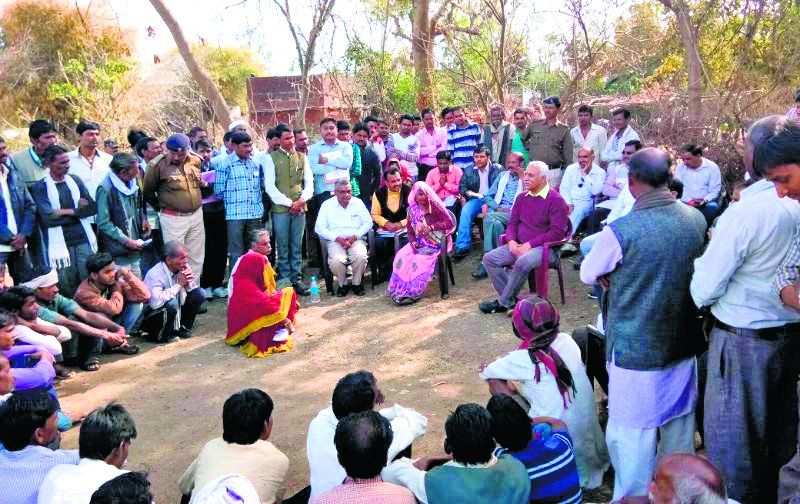 sagar शिक्षक बने कमिश्नर, बच्चों को पढ़ाया सफलता का पाठ