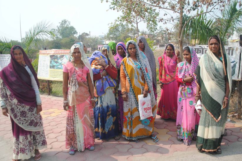 Sehore मजदूर महिलाओं ने बीपीएल कार्ड के लिए लगाई कलेक्टर से गुहार
