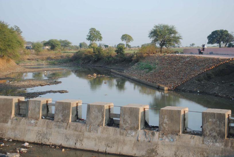 Sehore इंग्लिशपुरा क्षेत्र में जलसंकट की आहट, भरा जा रहा नाला