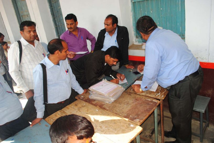 Sehore उत्कृष्ट स्कूल से रवाना हुए प्रश्रपत्र, अब पुलिस करेगी सुरक्षा