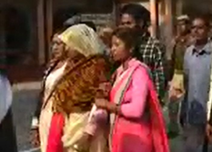 Sangeeta पति की हुई मौत, गमगीन माहौल में इस महिला ने सपा से दाखिल किया अपना नामांकन पत्र