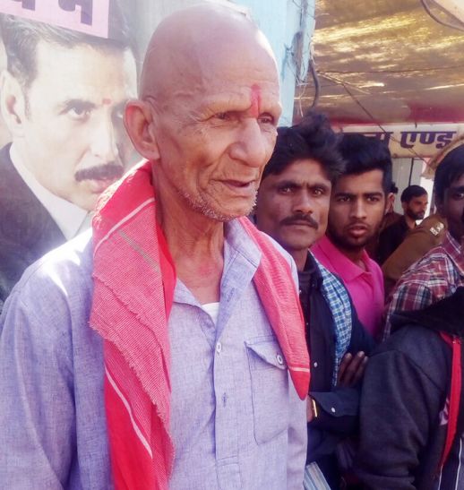 the old man robbed, bike riders punk, मानव सेवा न्यास के प्रबंधक को लूटा