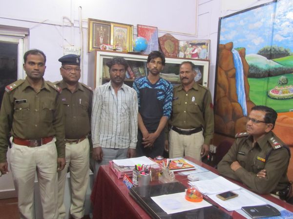 Arrested, Beef, Agar, police 290 किलो गोमांस के साथ 2 गिरफ्तार, 3 आरोपी फरार