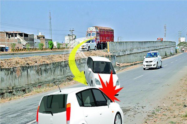 bypass नायता मुंडला फ्लाईओवर में कई खामियां, ग़लतफहमी में पड़ रहे वाहन चालक