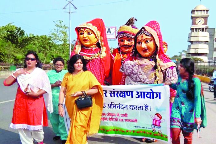 child protaction बाल अधिकार के बारे में जागरुकता फैलाने कठपुतलियों में भर दी जान