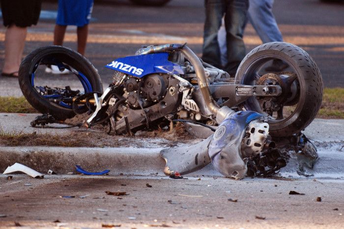 road accident शराब और रफ्तार ने छीन ली जिंदगी, सड़क हादसे में दो दोस्तों की मौत, एक गंभीर