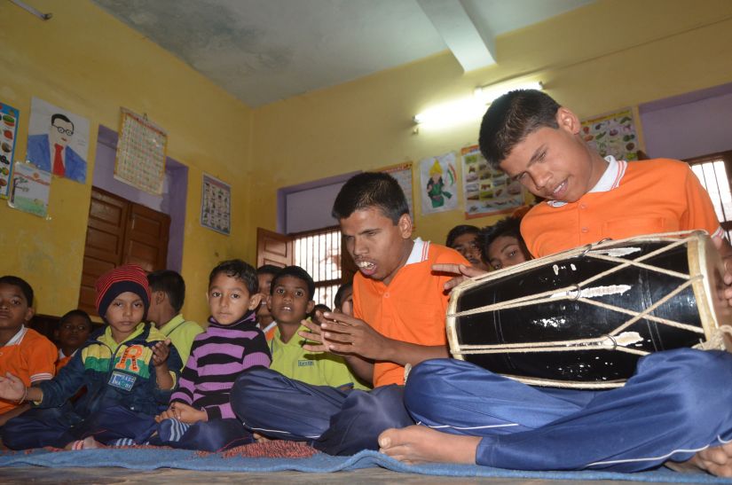 Dewas दृष्टिहीन भाई अजय व कृष्ण को मिलेगी पेंशन