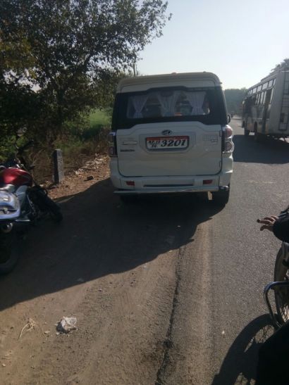 Dewas मंत्री की गाड़ी से दो घायल
