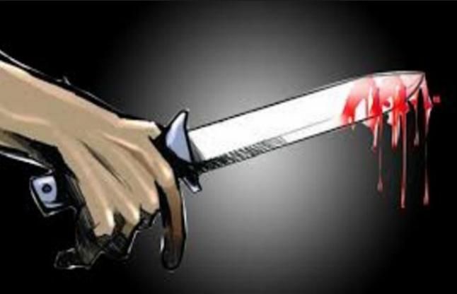 knife पुलिस देखती रही! चाचा ने कोतवाली में सबके सामने भतीजी को मारी चाकू