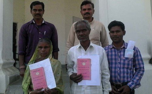 ration card holder complaint बिना कारण बताए राशन से कर रहे वंचित, 3 माह में 4 हजार कट चुके Ration Card