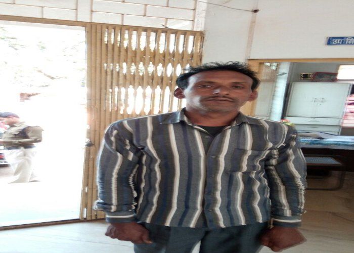sihora 1 चौराहे पर घूम रहा था युवक, इस कारण पकड़ा पुलिस ने
