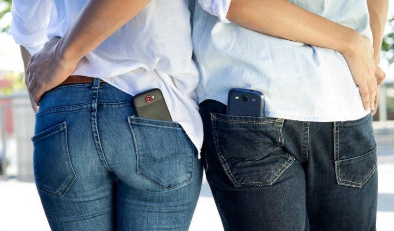 Butt pocket, butt dial, mobile, bhopal, bhopal ne पीछे की पॉकेट में रखते हैं मोबाइल तो कहीं हो न जाए कुछ का कुछ