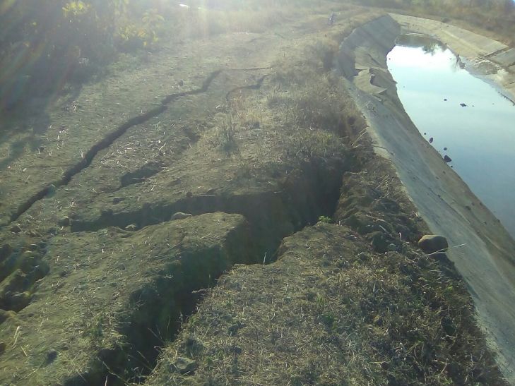 chhindwara नहर धराशायी, खेतों में घुस गया पानी