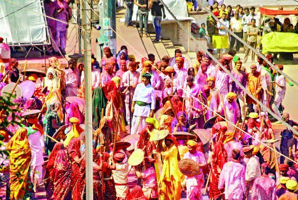 Setanigat गोरी तू ल मार पर थिरके अक्षय कुमार, सेठानीघाट पर उतरा बरसाना
