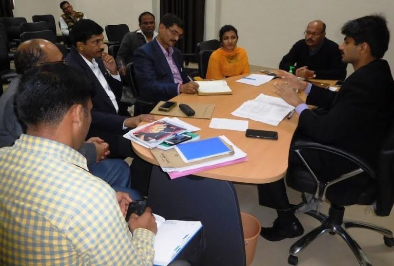 Dm Suhas Ly 19 के बाद सेक्टर व जोनल मजिस्ट्रेट बूथों का करेंगे निरीक्षण : डीएम
