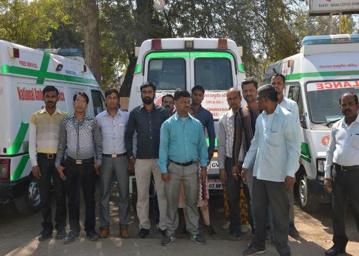 108 108 एंबूलैंस के कई बार पहिए थमे, चालक को इन्होंने मारा