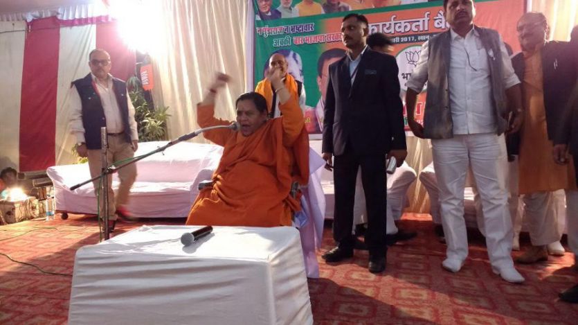 uma bharti अखिलेश की पसंदीदा सीट पर उमा भारती ने चला इमोशनल कार्ड, सपा नेता हुए परेशान!