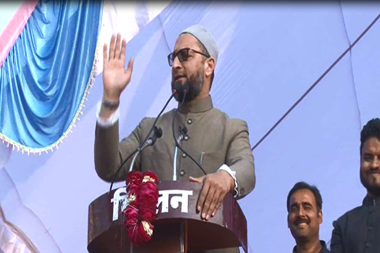 owaisi सेल्फी के दीवानों का मोदी ने दिमाग खराब कर रखा है- असदुद्दीन ओवैसी