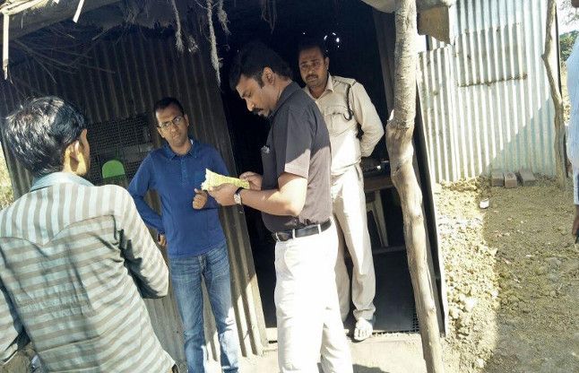 At Naka mineral collector arrived, inspected the c कलेक्टर पहुंचे खनिज नाका, किया निर्माण कार्यों का निरीक्षण