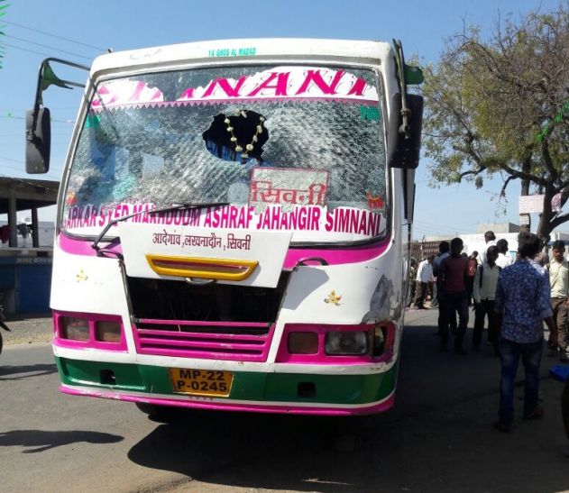 seoni बस में फंसकर बीस फीट तक घिसटता गया पटवारी