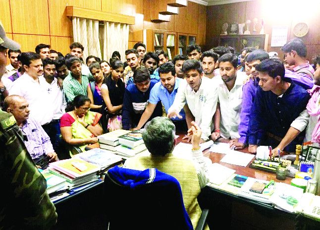 Bilaspur University बीयू के कुलपति ने छात्रों से मांगी 10 दिन की मोहलत
