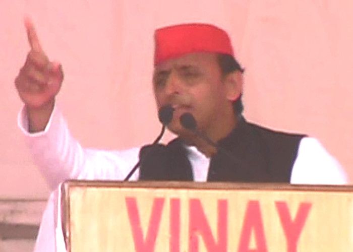 Akhilesh in Barabanki बेनी पर बरसे अखिलेश, कहा घर में झगड़ा करा दिया