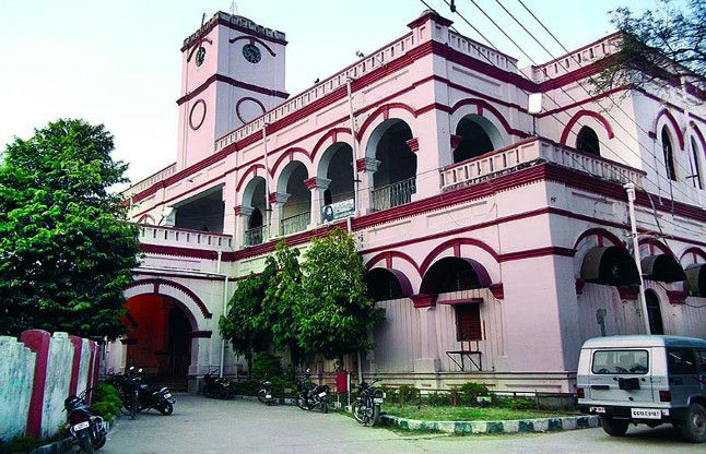 12 missing from the meeting of Commissioner moharr आयुक्त की बैठक से 12 मोहर्रिर गायब