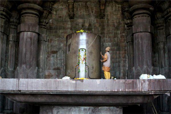 bhojpur temple MP के इस अधूरे मंदिर में पूरी होती है मनोकामनाएं, विश्व में सबसे बड़ा है शिवलिंग