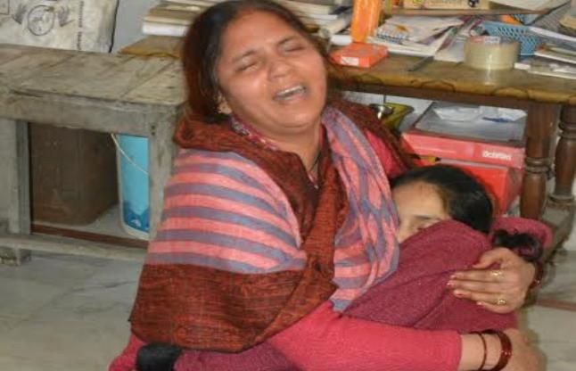 suicide बहन ने आत्महत्या से पहले दीवार पर लिखा- 'मेरे भाई अक्षय को वापस लाकर दो'