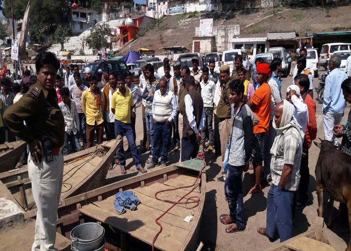 jbp 2 नदी के बीच से चुरा रहे थे नर्मदा का सोना, इस तरह धराए