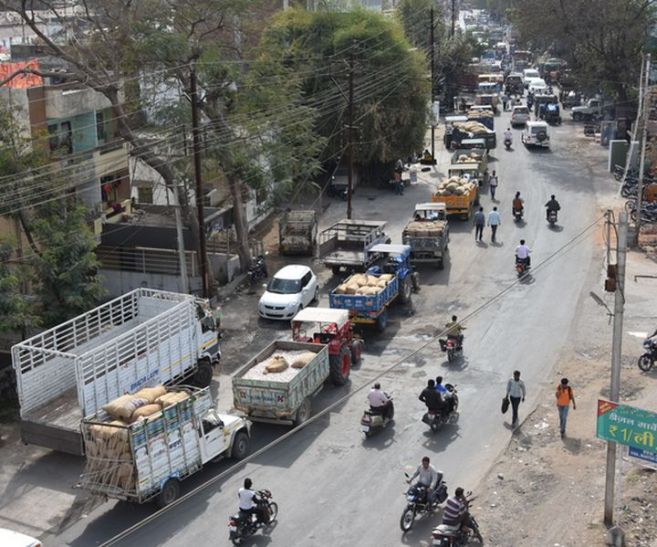 Farmers returned 3 km grain market ...किसानों को लौटाया 3 किमी दूर अनाज मंडी