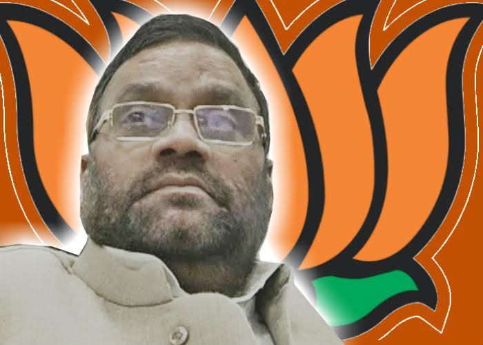SWami मुलायम के गढ़ में दहाड़े स्वामी, कहा- अखिलेश ने घोटालेबाजों का हाथ थामा है