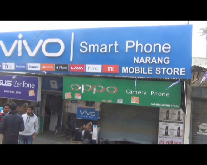Theft सात मिनट में 14 लाख के मोबाइल चोरी, एक घंटे में पहुंची यूपी 100