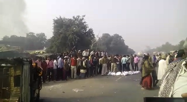 accident, Accident: महिला व बच्चे की मौत, आक्रोशित लोगों ने फूंका ऑटो