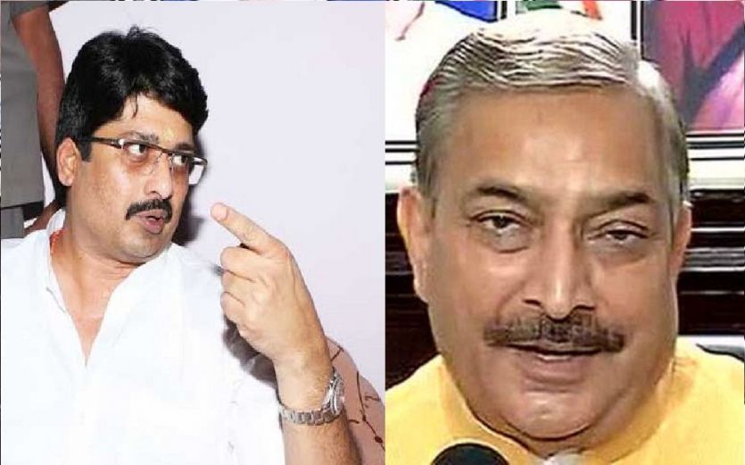 Raja Bhaiya and Pramod Tiwari प्रतापगढ़ के दो धुर विरोधी राजा भइया और प्रमोद तिवारी क्या सचमुच साथ आ गए हैं