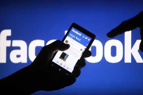 facebook फेसबुक पोस्टों पर एक साल में आईं 300 अरब प्रतिक्रियाएं