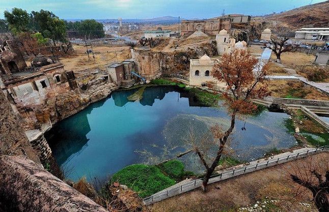 katakshraj temples in pakistan इन मंदिरों में पूरी होती हैं भक्तों की हर मन्नत, पाक मुस्लिम भी सिर झुकाते हैं