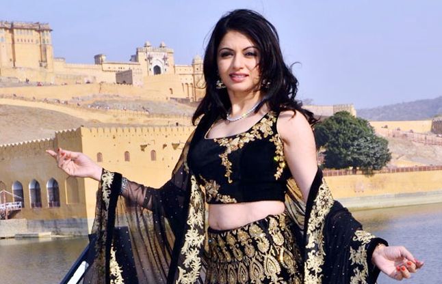 Interesting Facts About Bhagyashree On Her Birthday - भाग्यश्री की मुस्कान  के आज भी दीवाने है लोग | Patrika News