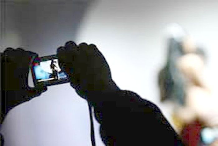 porn photos Viral on social media कोल्डड्रिंक पिलाकर किया बेहोश, अश्लील VIDEO बनाकर किया 9 माह तक ऐसा काम